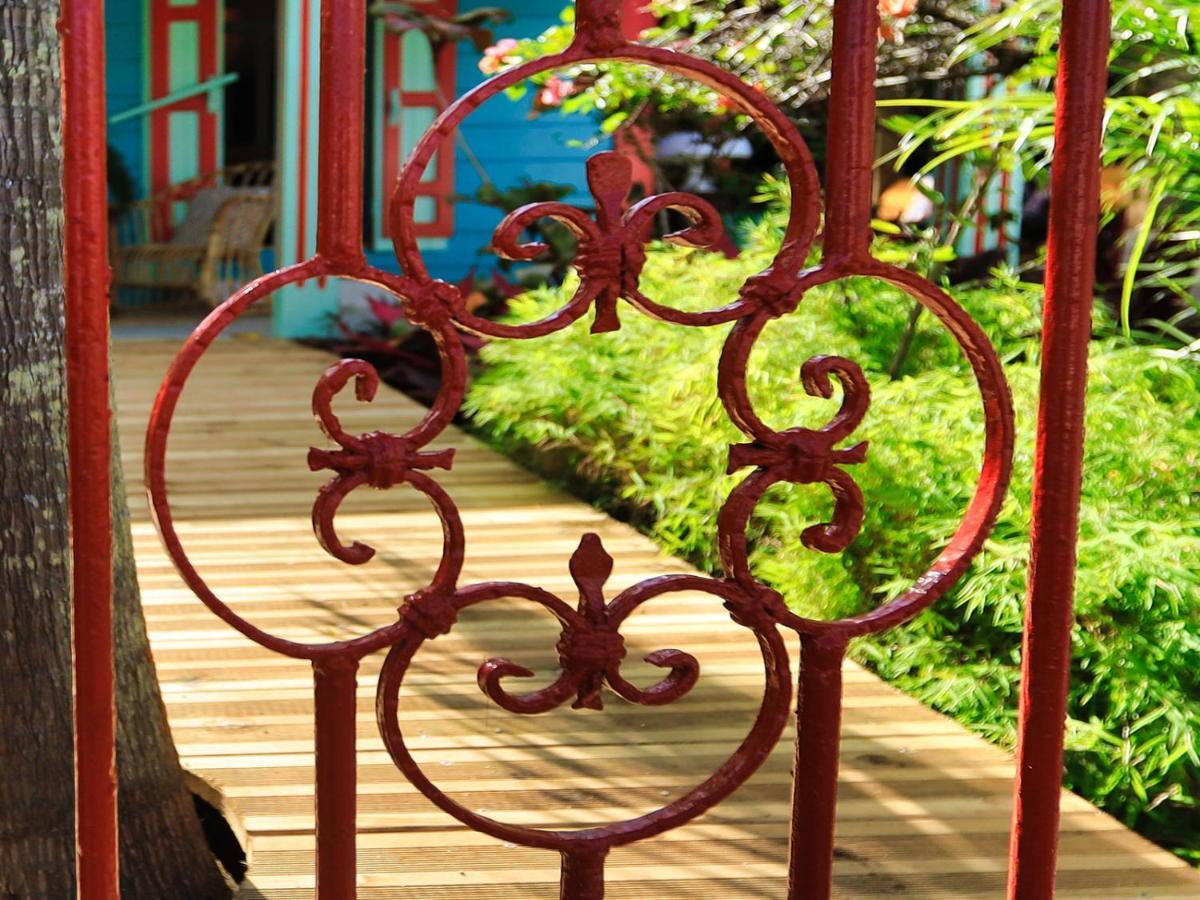 L'Incroyable Maison De Mamie Mechant Saint-Philippe Exteriör bild